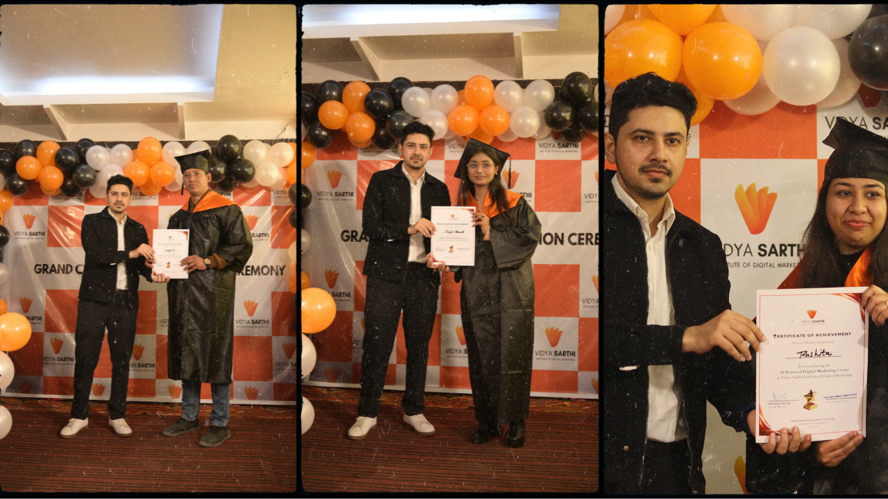 Students receiving certificates at digital marketing institute